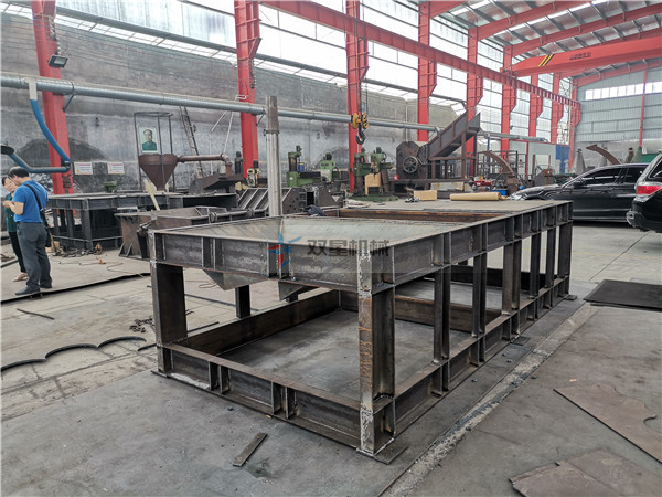 <a href='http://www.qlnddj.cn/psxl/4.html' target='_blank'><span>廢鋼破碎機</span></a>設(shè)備客戶現(xiàn)場考察
