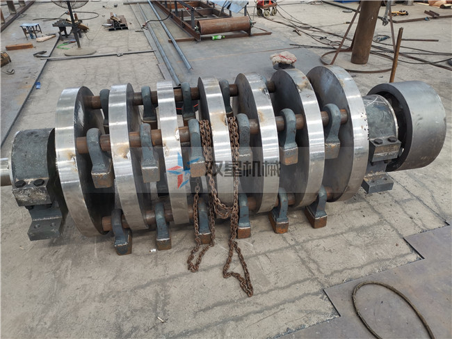 <a href='http://www.qlnddj.cn/psxl/4.html' target='_blank'><span>廢鋼破碎機(jī)</span></a><a href='http://www.qlnddj.cn/scxc/1572.html' target='_blank'><span>錘頭</span></a>