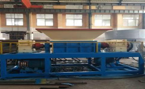 打開大型<a href='http://www.qlnddj.cn/ssxl/10.html' target='_blank'><span>金屬撕碎機</span></a>時應注意些什么